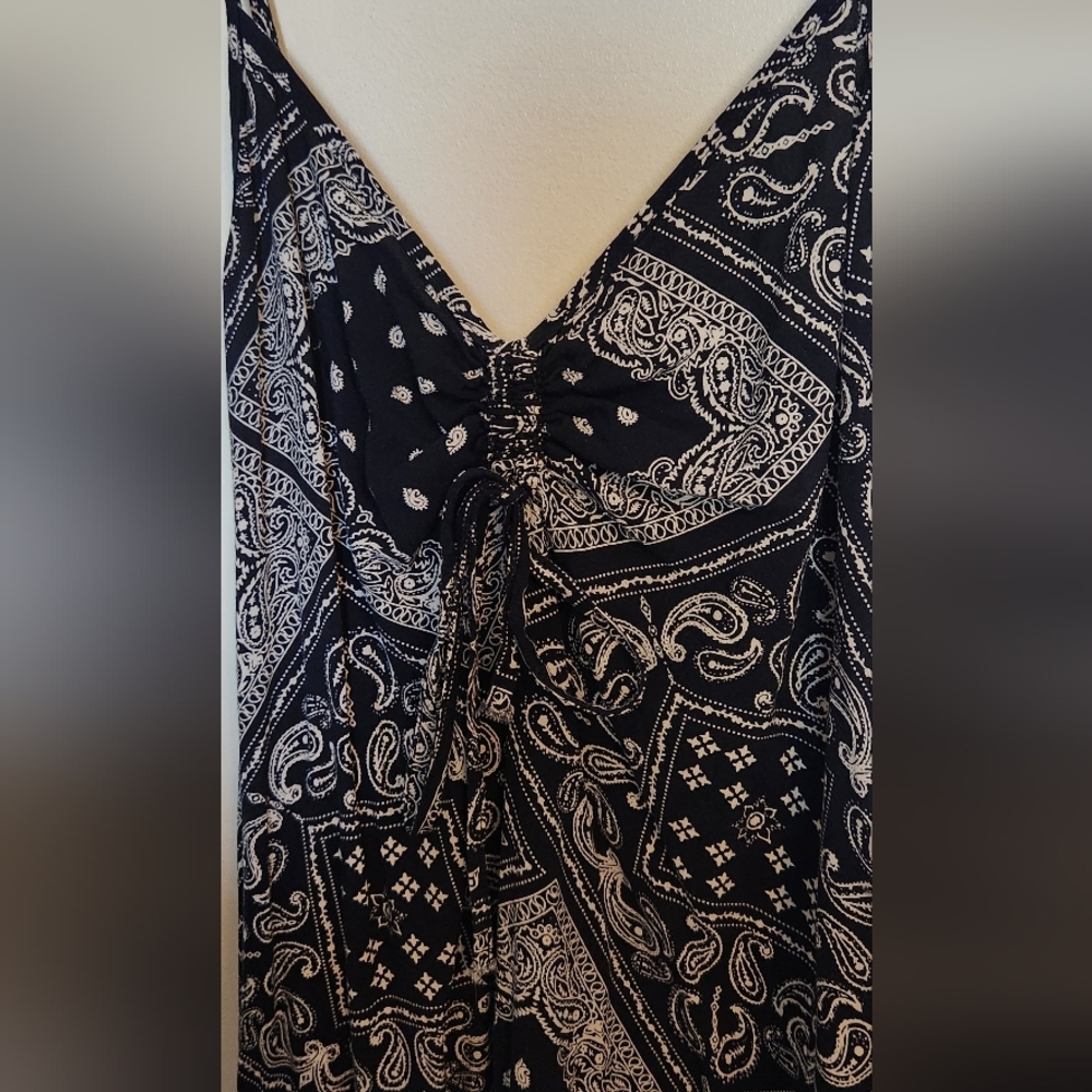 Navy and White Maxi Dress with Elegant Flow - Picture 4 of 5